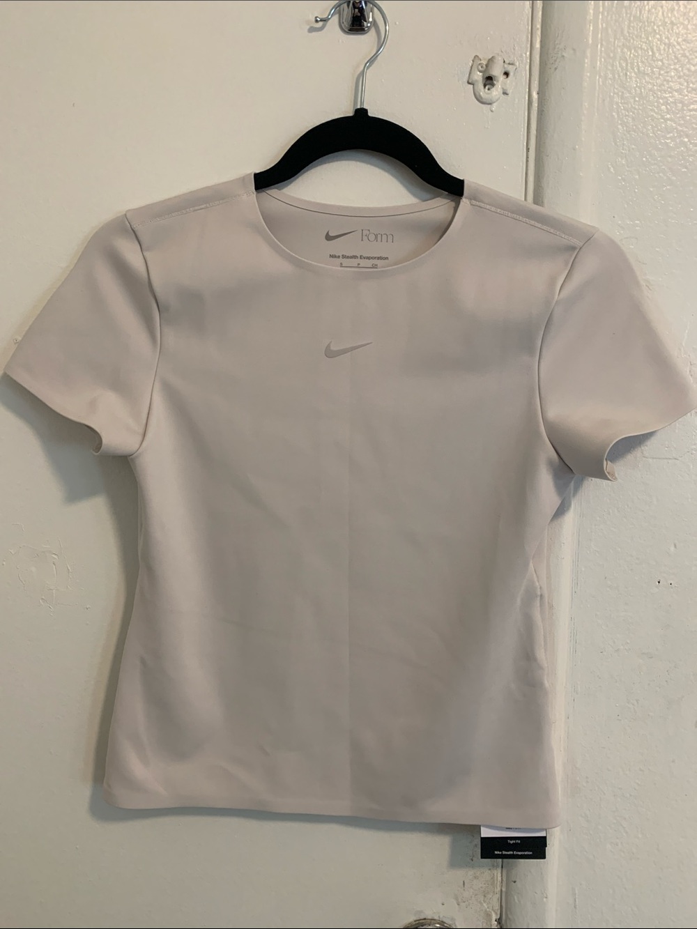 Women’s Nike form stealth evaporation short sleeve! NWT
